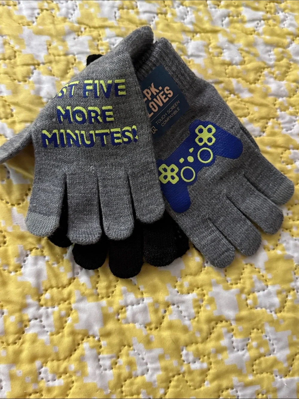 urban pipeline Kids 2-Pack Touchscreen Gloves in Gray & Black